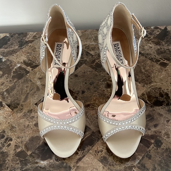 Badgley Mischka Roxy Ivory Satin Open Toe Ankle Strap Heels Size 9 Reg. $235 - Picture 3 of 12